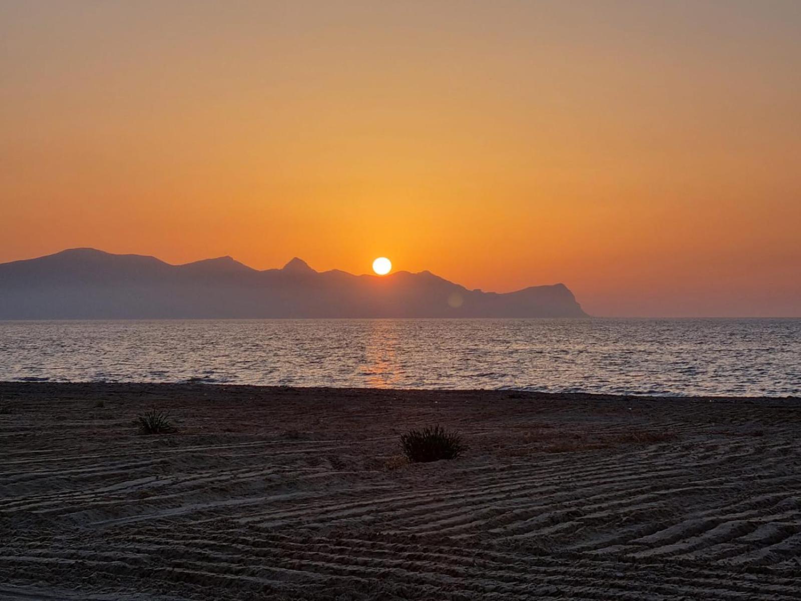 Doride Appartamento Sulla Spiaggia バレストラーテ エクステリア 写真
