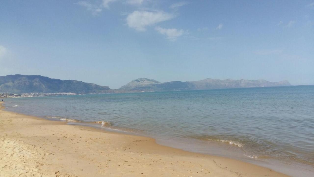 Doride Appartamento Sulla Spiaggia バレストラーテ エクステリア 写真
